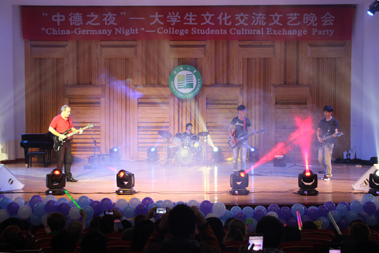 2gcd1tv8i5.jpg