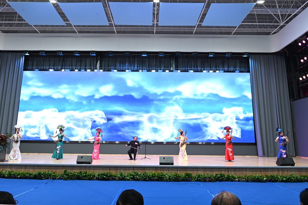 体育学院、音乐与传媒学院师生为年会奉献精彩演出