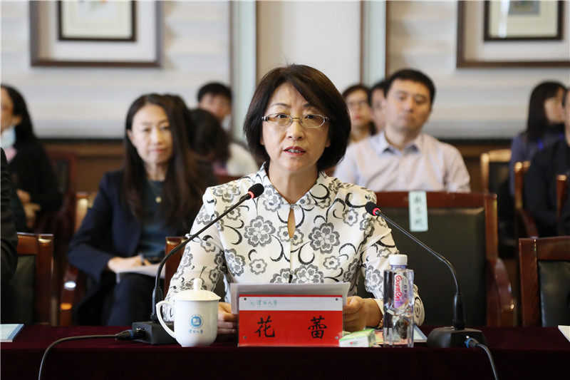 花蕾发表讲话