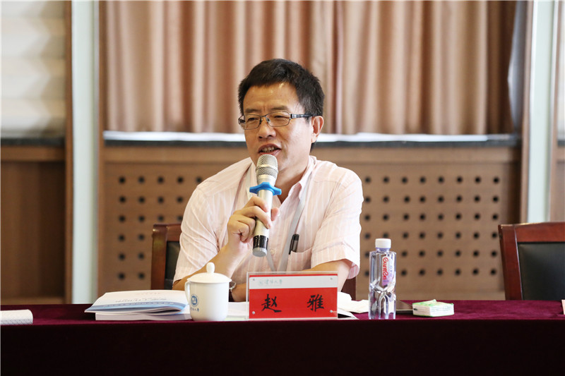 专家组成员进行专家循证