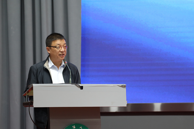 玉环市委组织部副部长、市人力社保局局长潘立志主持会议