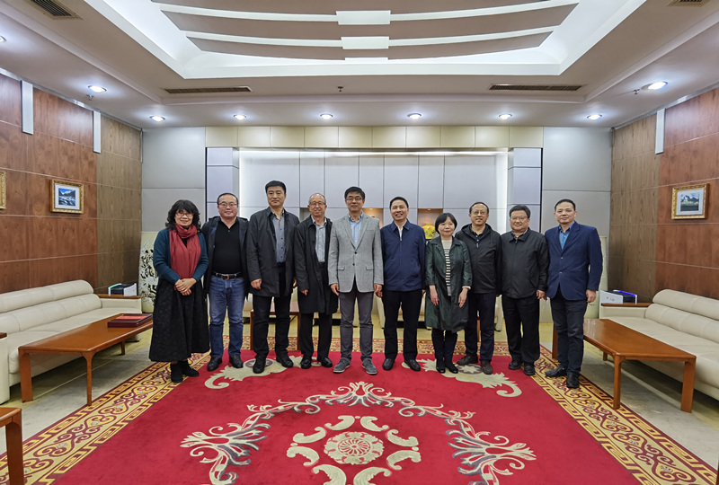 校领导一行在江汉大学考察调研