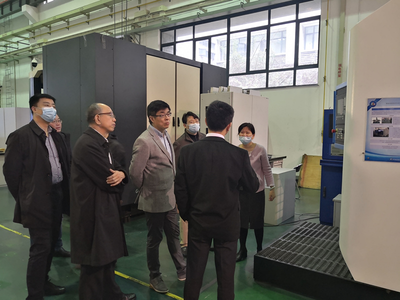 校领导一行在华中科技大学考察调研