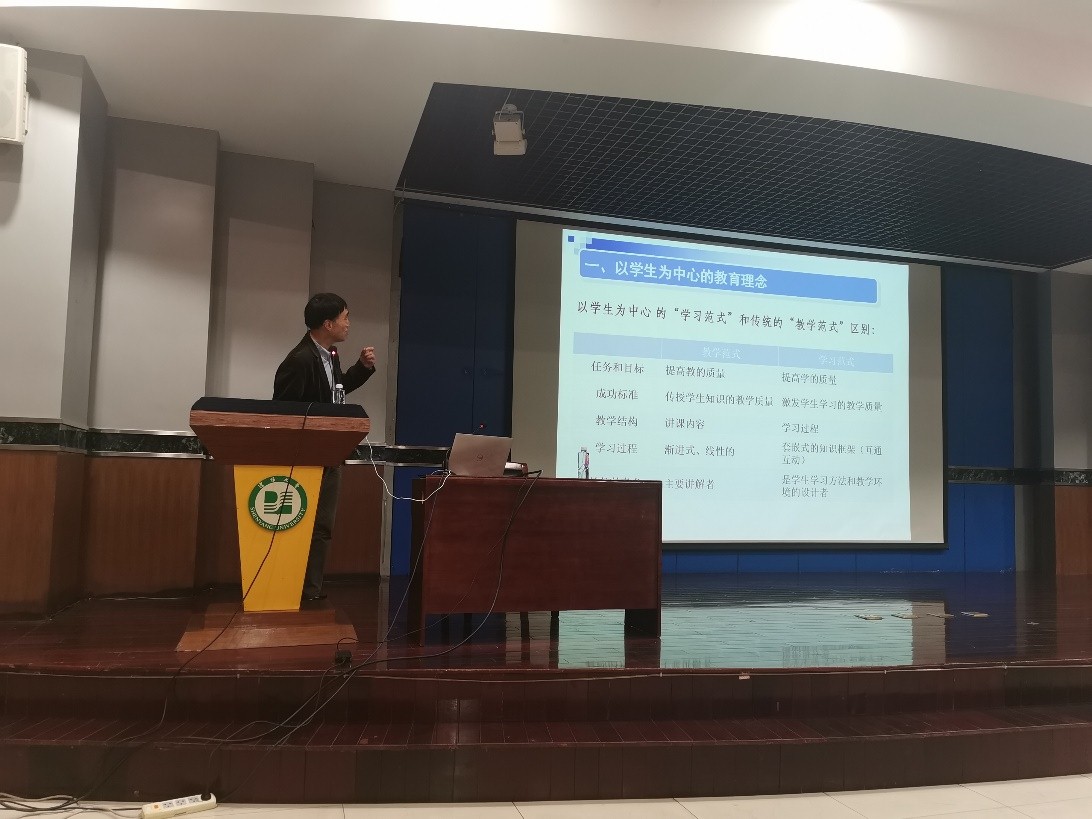 报告会现场