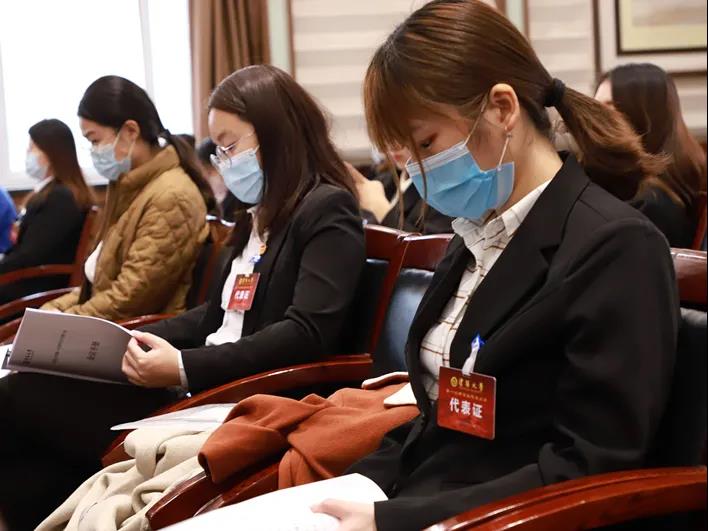 代表审议研究生会章程