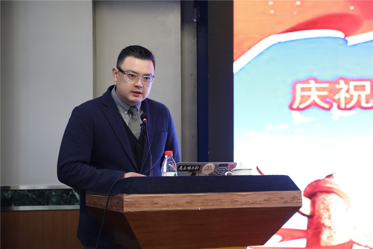 沈阳自贸区海外青年创业基地负责人孟嘏做报告