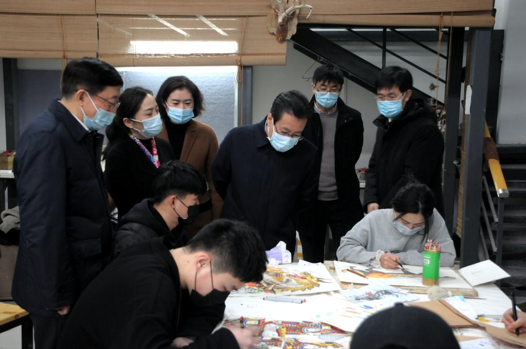 姜有为调研美术学院校企协同育人基地